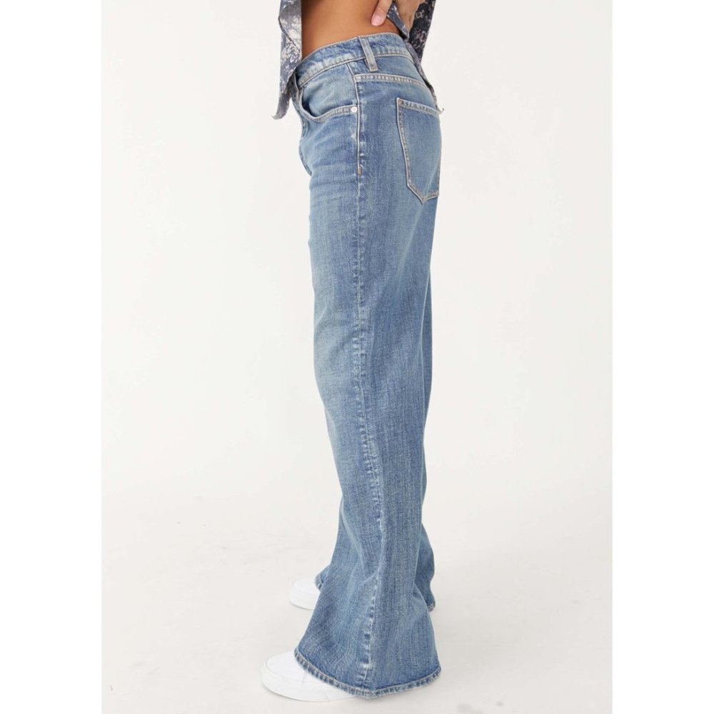 🎉LAST CHANCE🎉 NWT Free People New Dawn Flare Jeans / Belgrade Blue - Picture 3 of 7